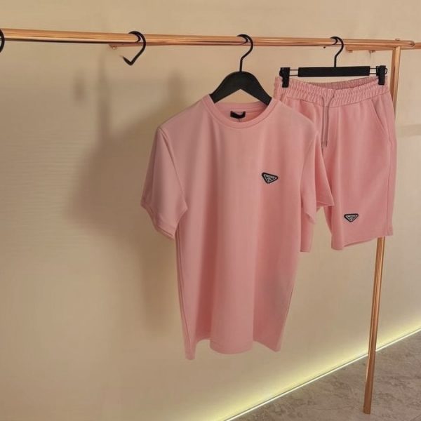 Ensemble Prada Rose logo