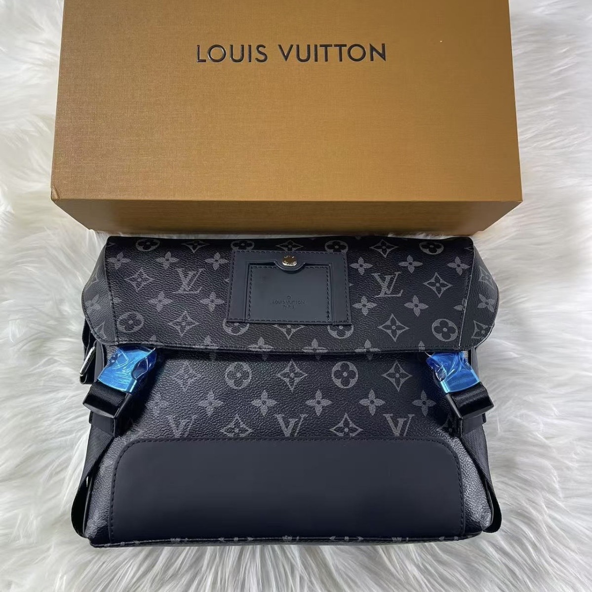 Louis Vuitton Messenger Voyager